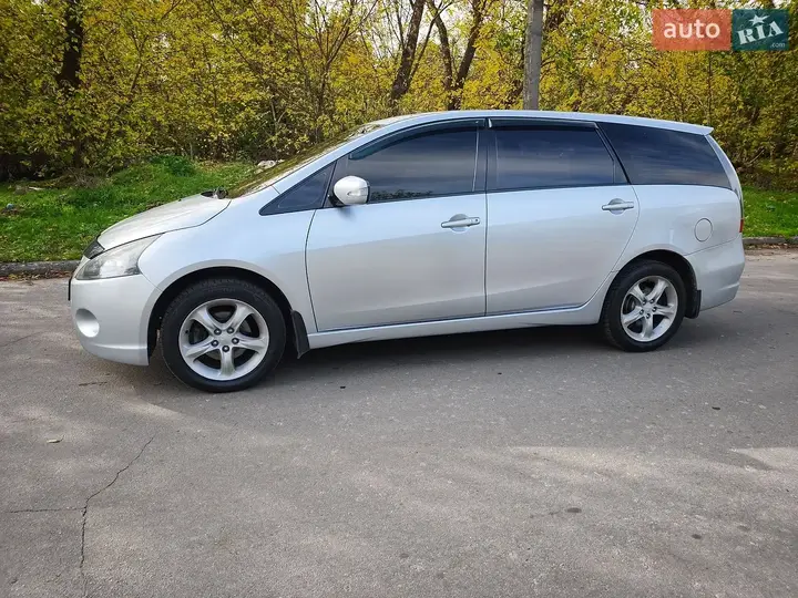 Mitsubishi Grandis 2006 photo 2