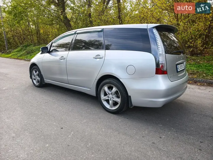Mitsubishi Grandis 2006 photo 3