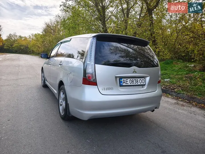 Mitsubishi Grandis 2006 photo 4