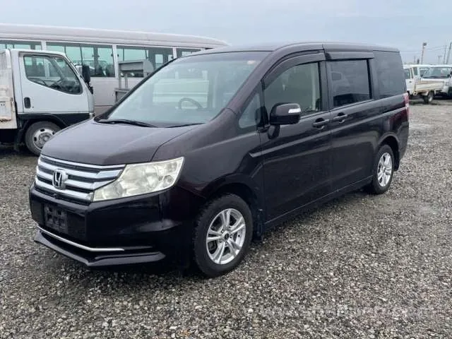 Honda Stepwagon 2012 photo 2