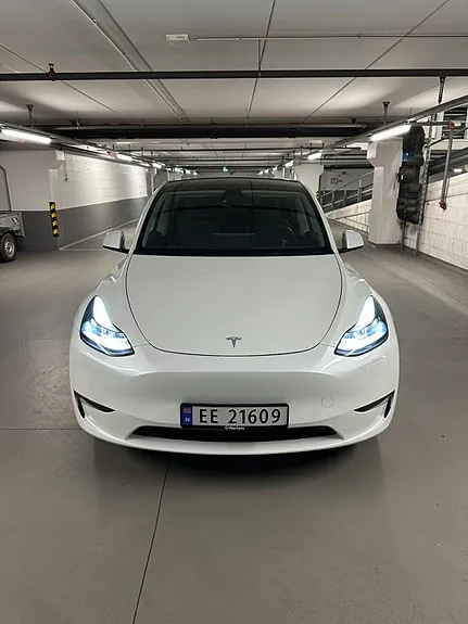 Tesla Model Y 2022 photo 2