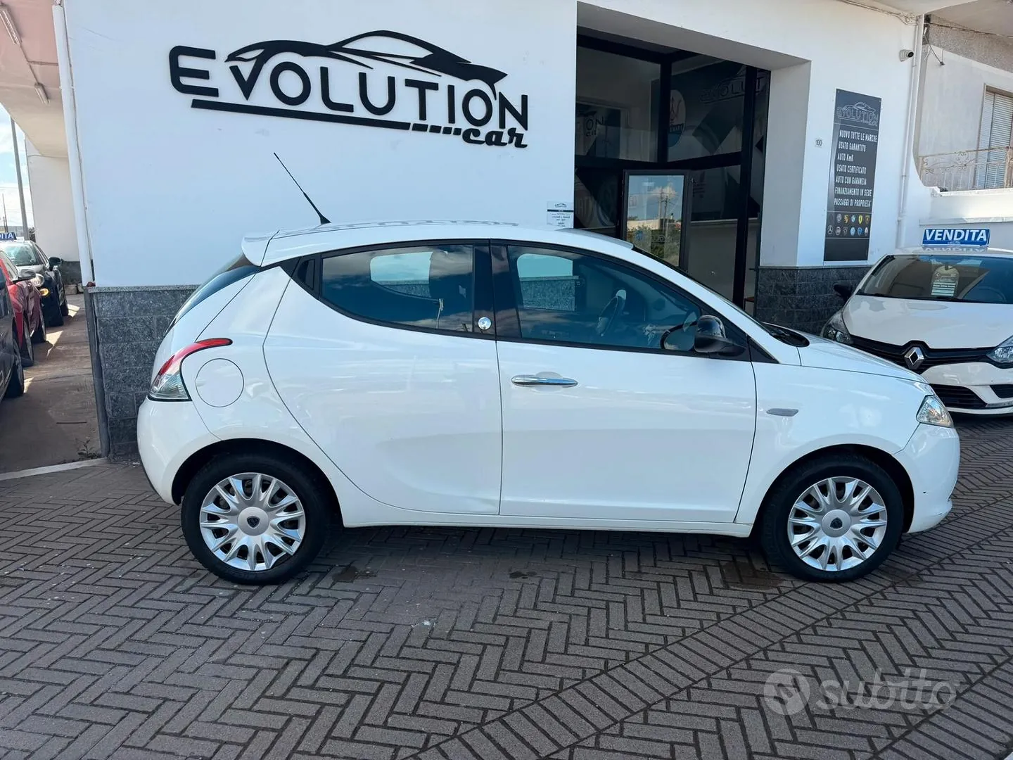 Lancia Ypsilon 2015 photo 2