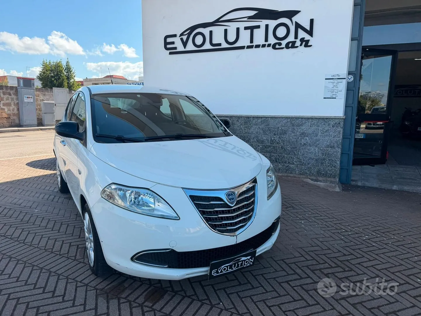 Lancia Ypsilon
