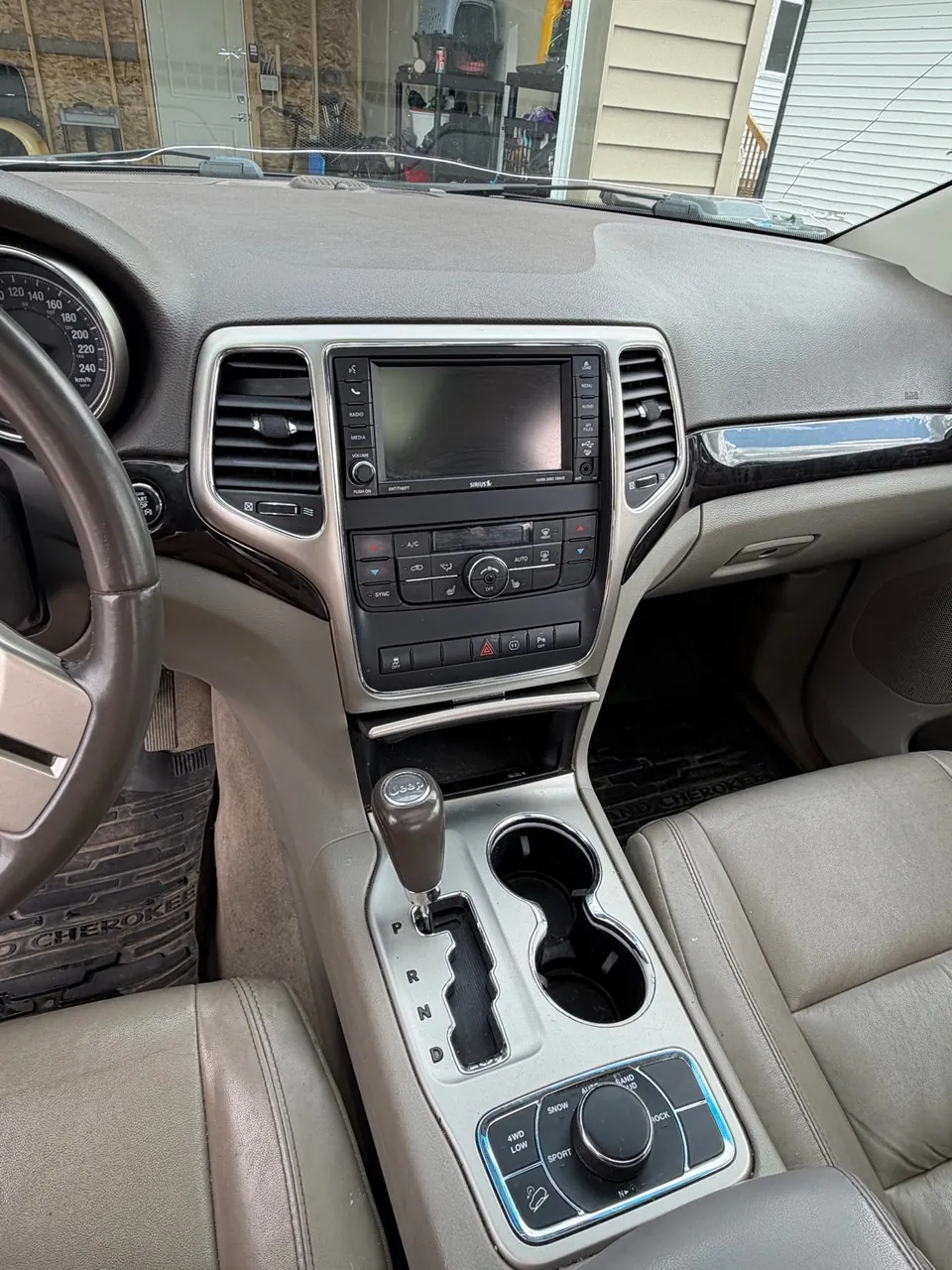 Jeep Grand Cherokee 2012 photo 4