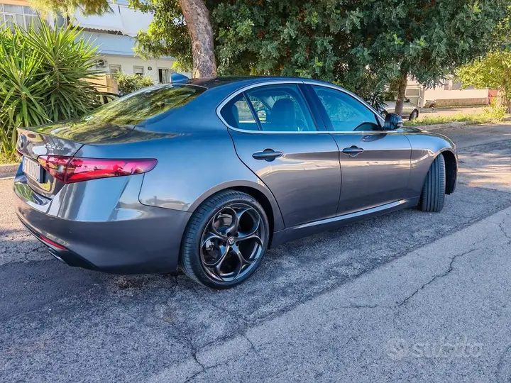 Alfa Romeo Giulia 2019 photo 4