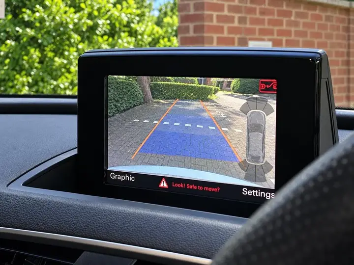 Audi Q3 2015 photo 4