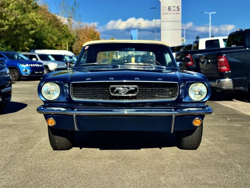 Ford Mustang photo 2