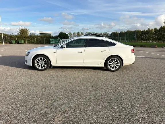 Audi A5 2011 photo 2