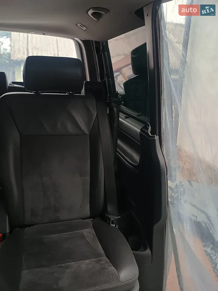 Volkswagen Multivan 2011 photo 2