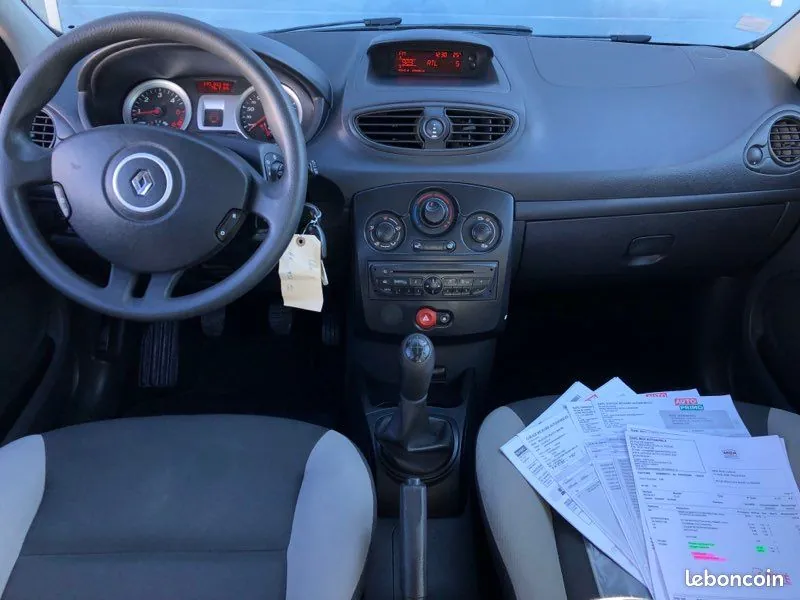 Renault Clio 2010 photo 5