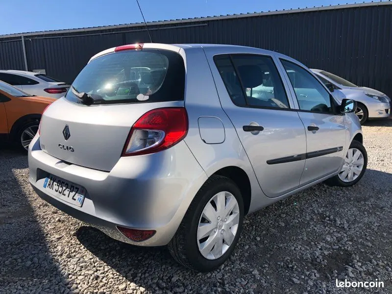 Renault Clio 2010 photo 4