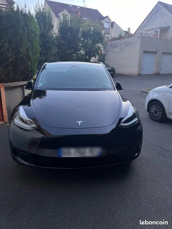 Tesla Model Y 2023 photo 2