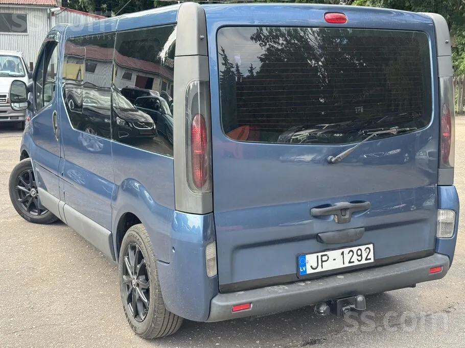 Opel Vivaro 2004 photo 2
