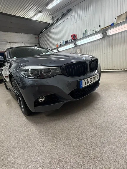 BMW 330I 2018 photo 3