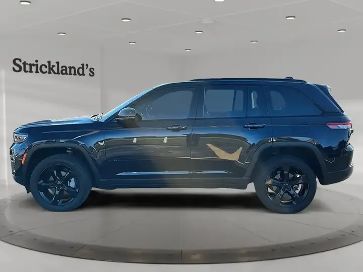 Jeep Grand Cherokee 2024 photo 3