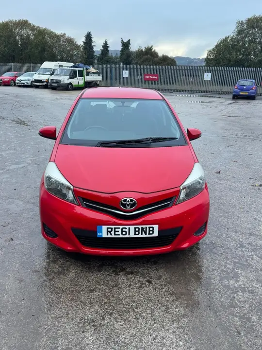 Toyota Yaris 2011 photo 2
