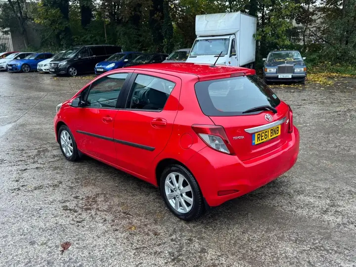 Toyota Yaris 2011 photo 4