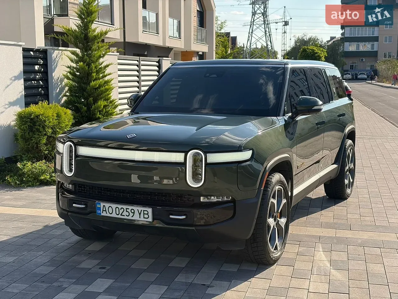 Rivian R1S 2022 photo 2