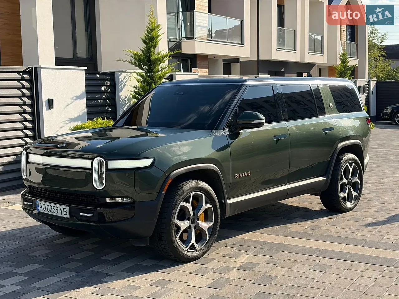 Rivian R1S