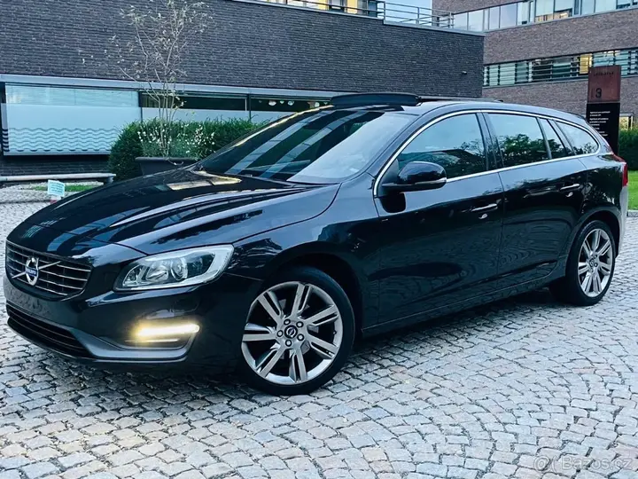 Volvo V60 2023 photo 2