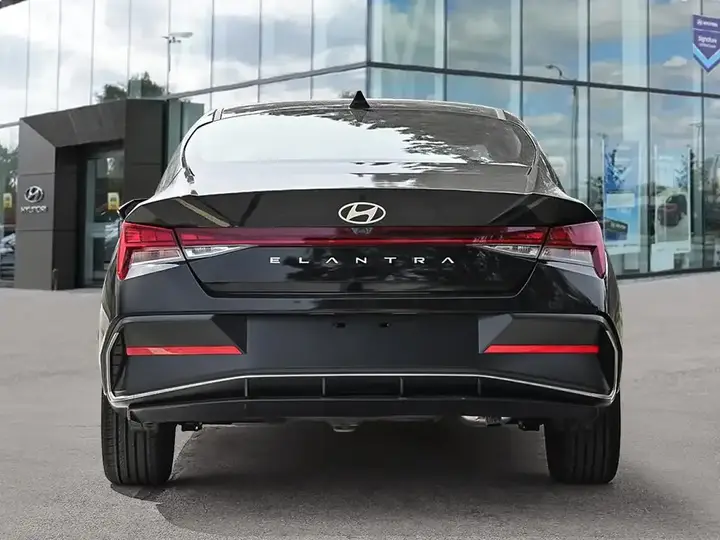 Hyundai Elantra 2026 photo 5