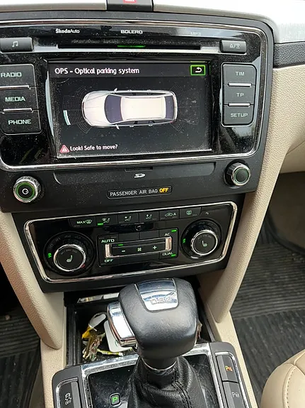 Skoda Superb 2011 photo 4