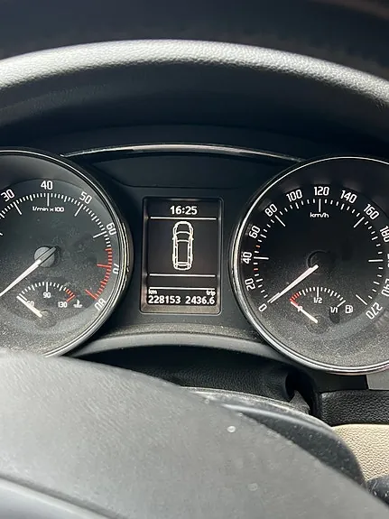 Skoda Superb 2011 photo 3