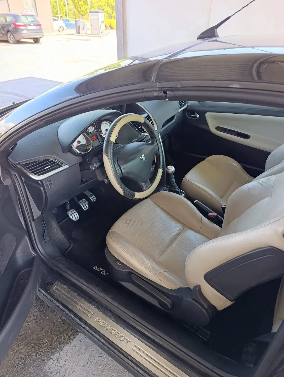 Peugeot 207 2011 photo 2