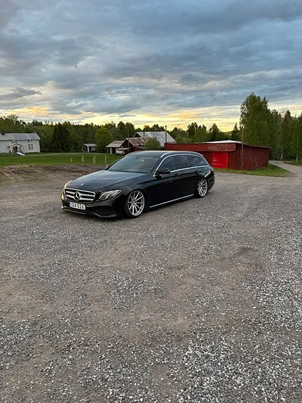 Mercedes-Benz E220