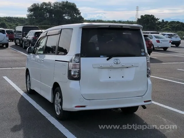 Toyota Voxy 2007 photo 3