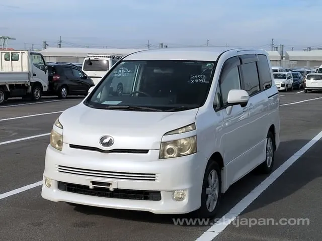 Toyota Voxy 2007 photo 2