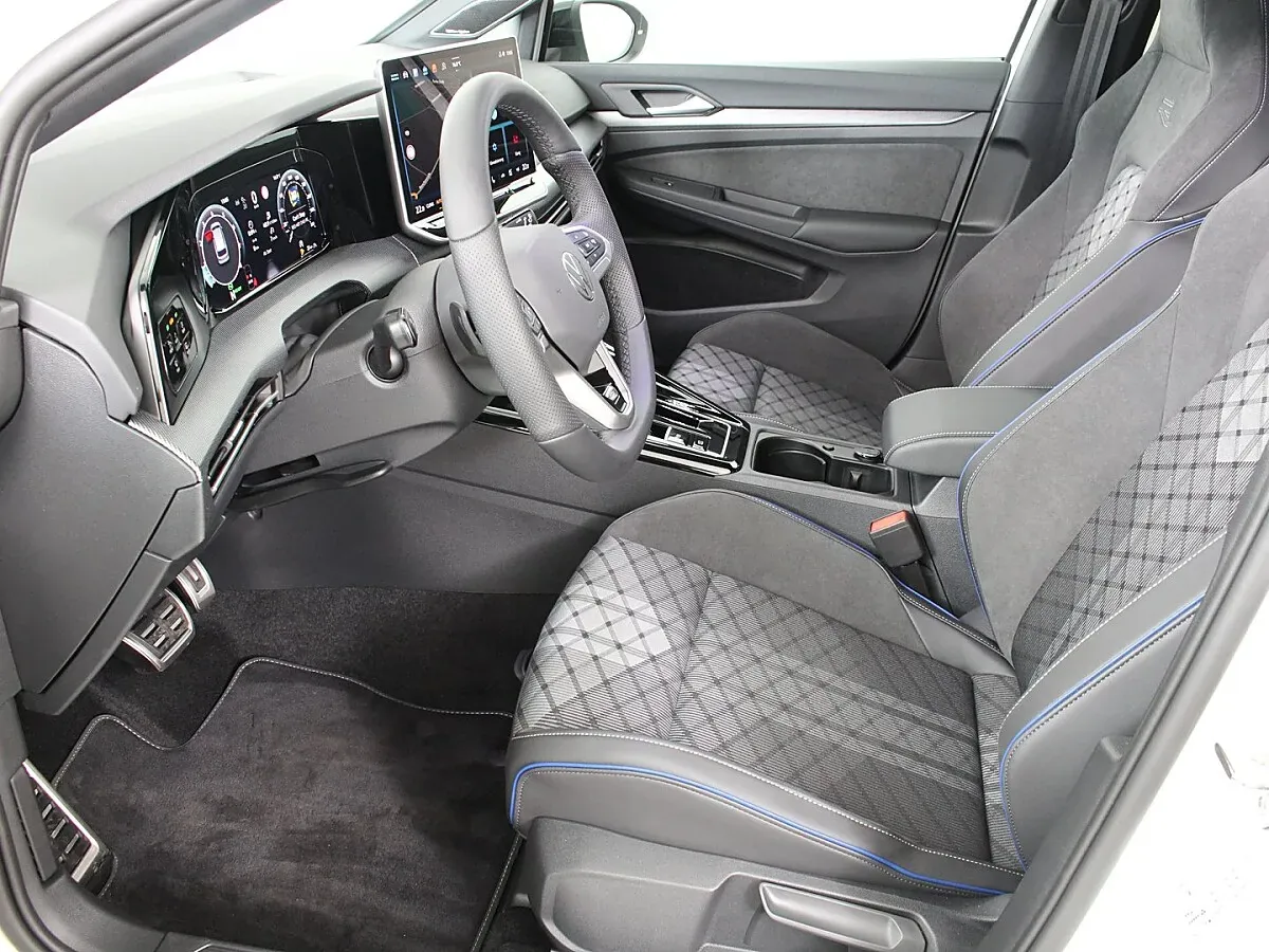 Volkswagen Golf 2026 photo 3