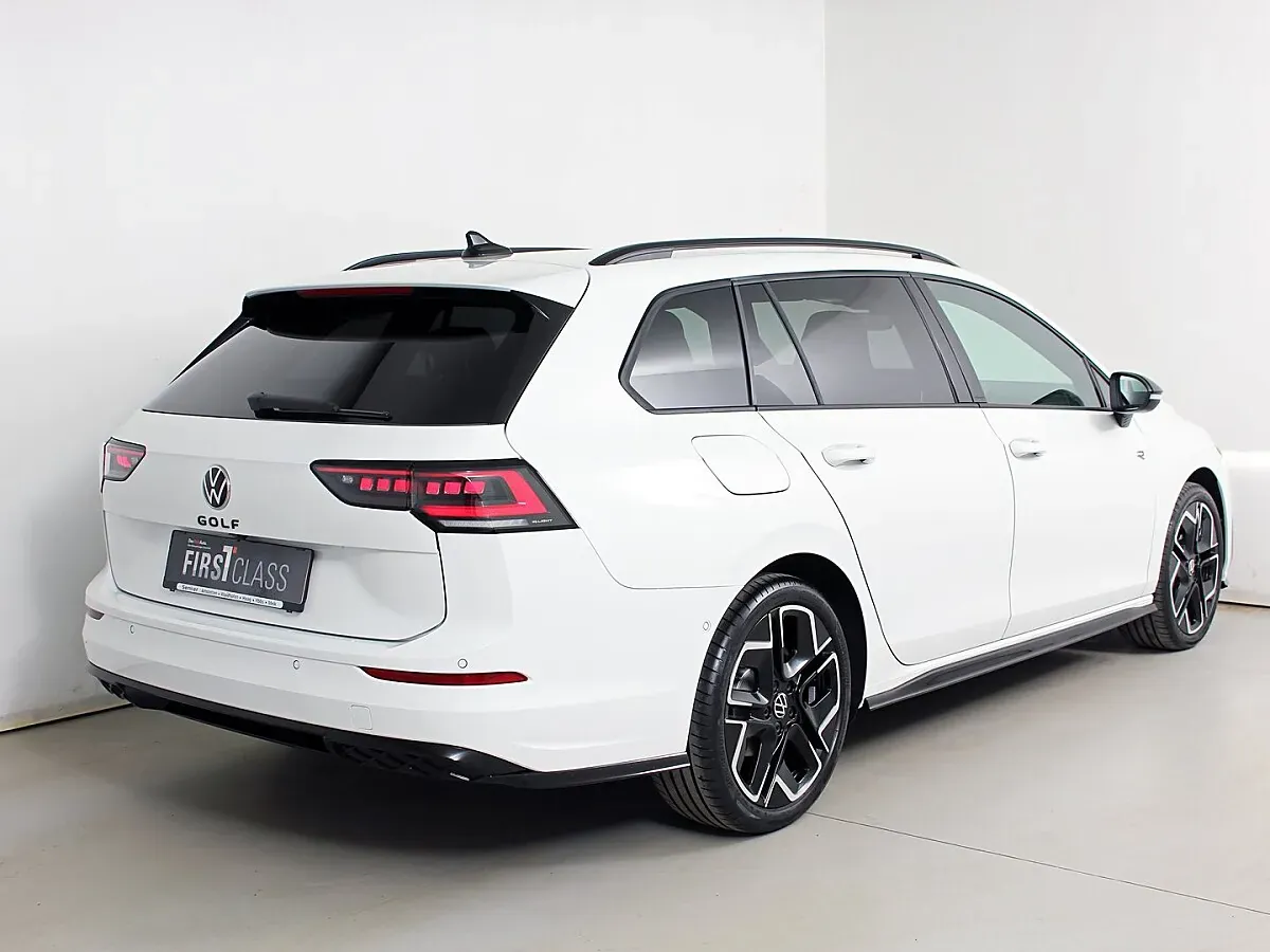 Volkswagen Golf 2026 photo 2