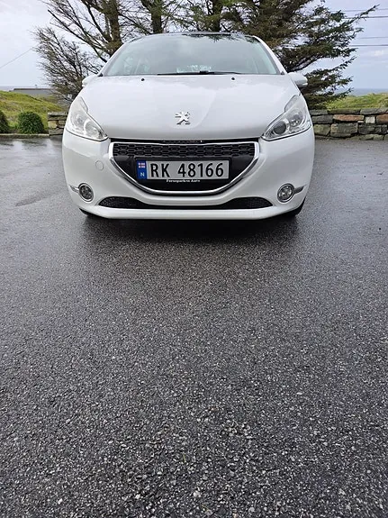 Peugeot 208 2012 photo 3