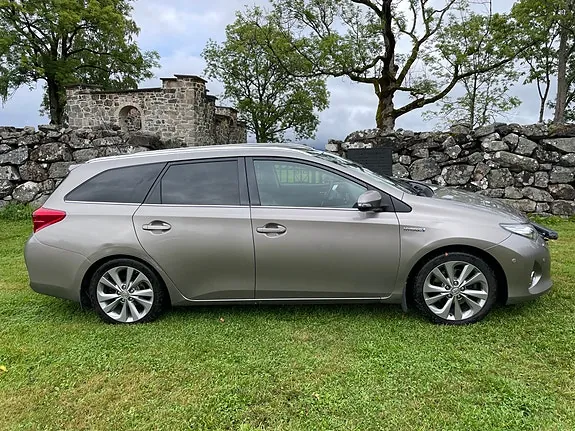Toyota Auris 2015 photo 2