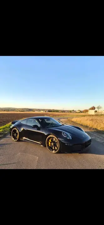 Porsche 911 2025 photo 2