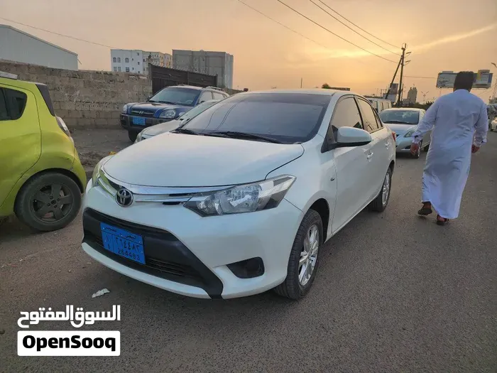 Toyota Yaris 2017 photo 2