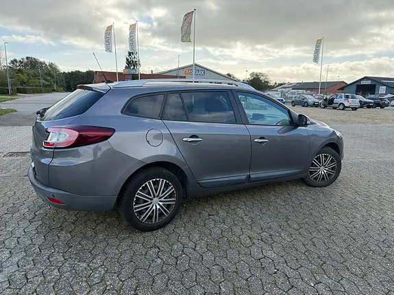 Renault Megane Iii 2010 photo 2