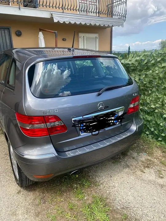 Mercedes-Benz B 180 2010 photo 2
