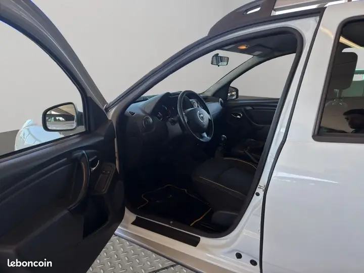 Dacia Duster 2015 photo 4