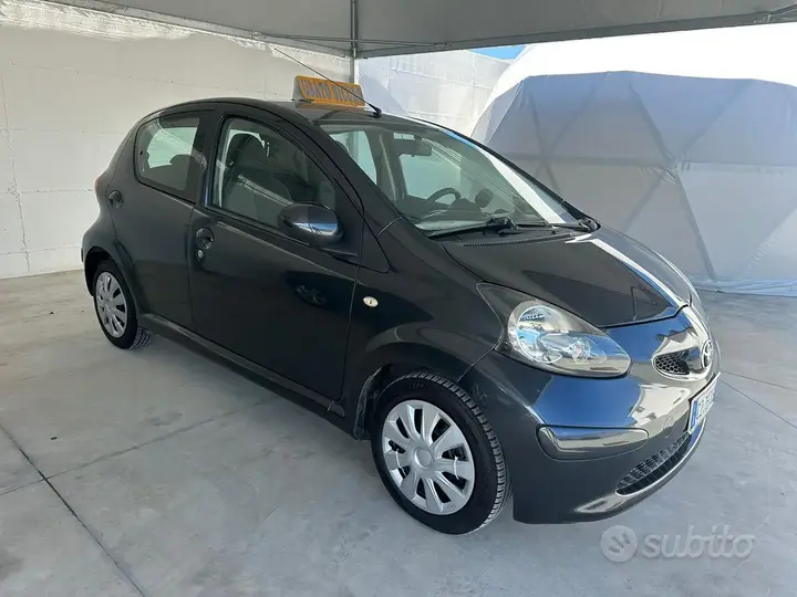 Toyota Aygo 2005 photo 2