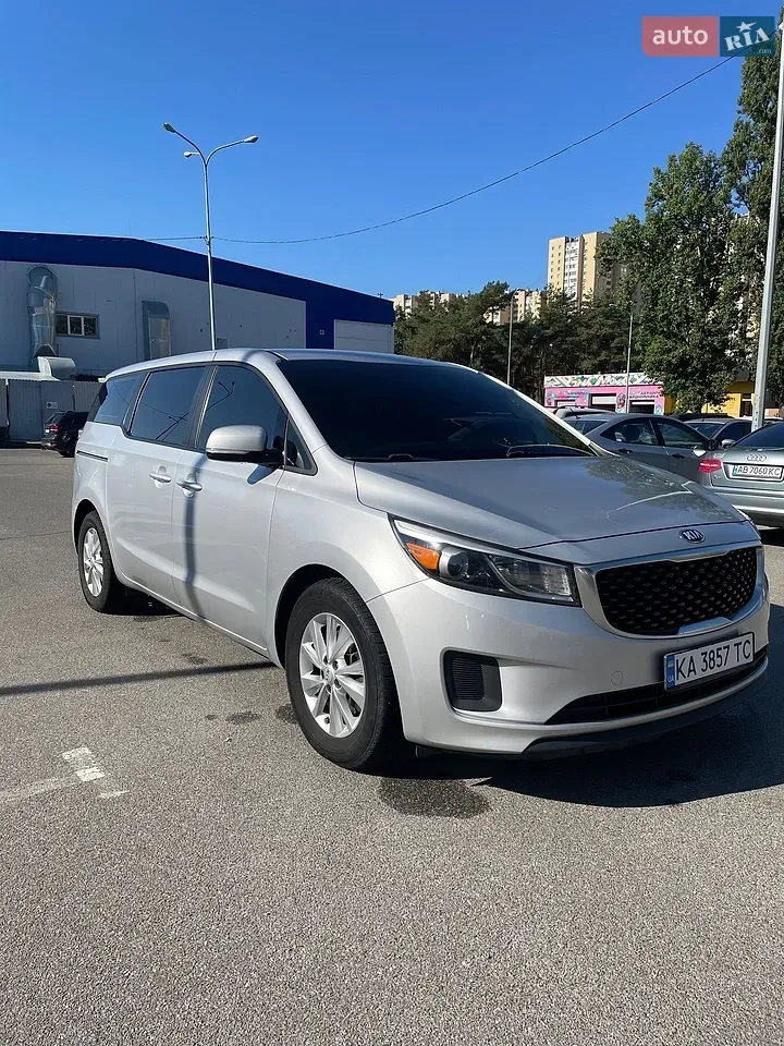 Kia Sedona 2017 photo 3