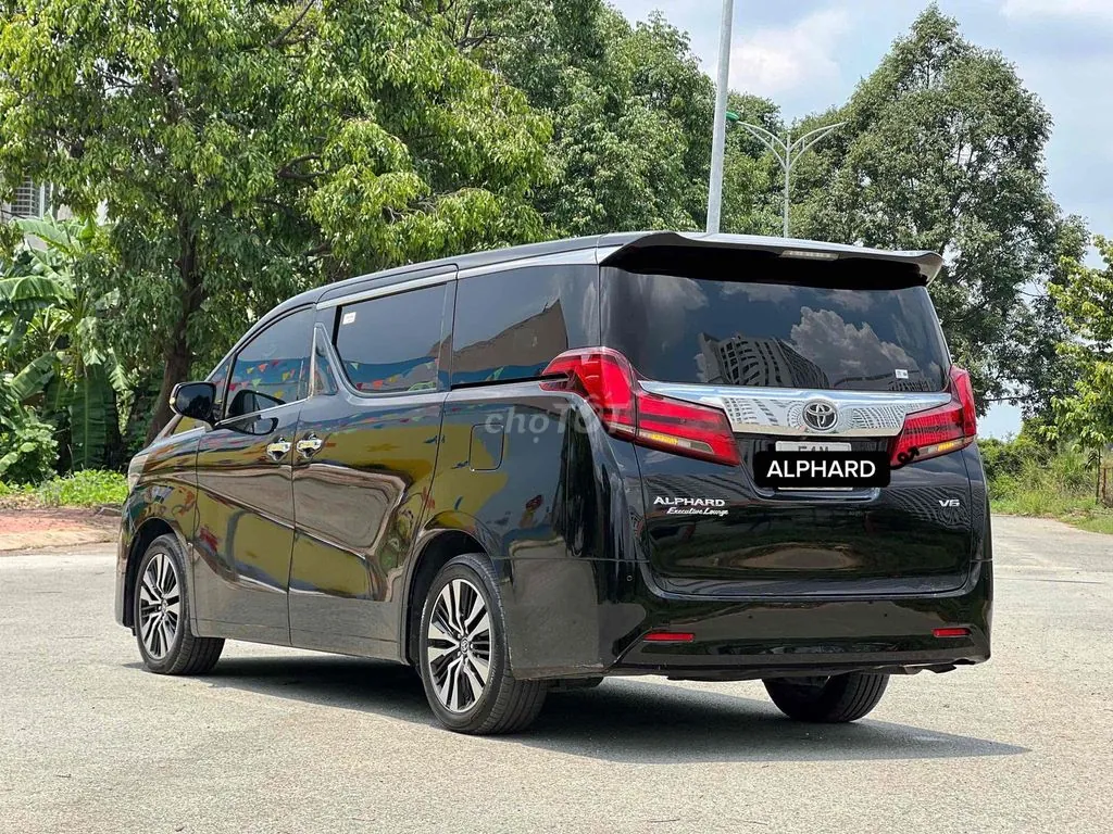 Toyota Alphard 2023 photo 4