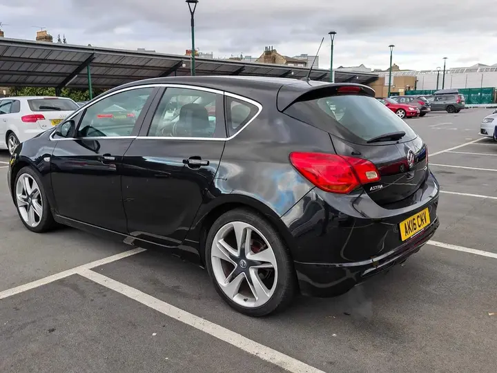 Vauxhall Astra 2016 photo 2