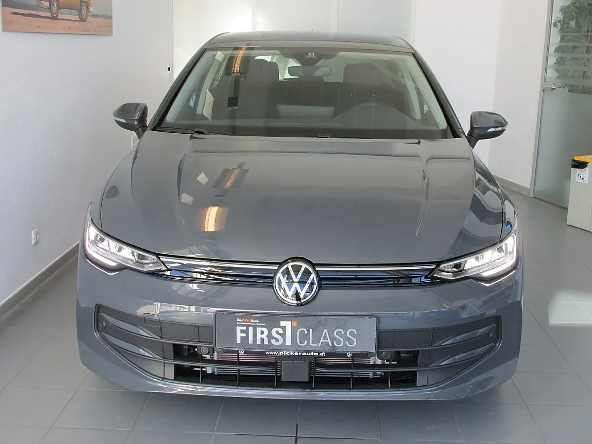 Volkswagen Golf 2025 photo 2