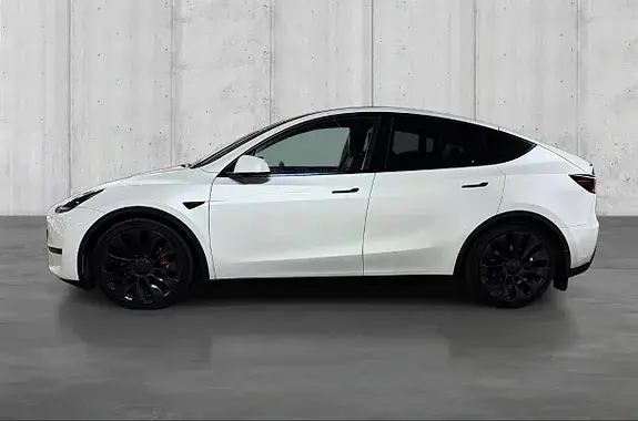 Tesla Model Y 2023 photo 2