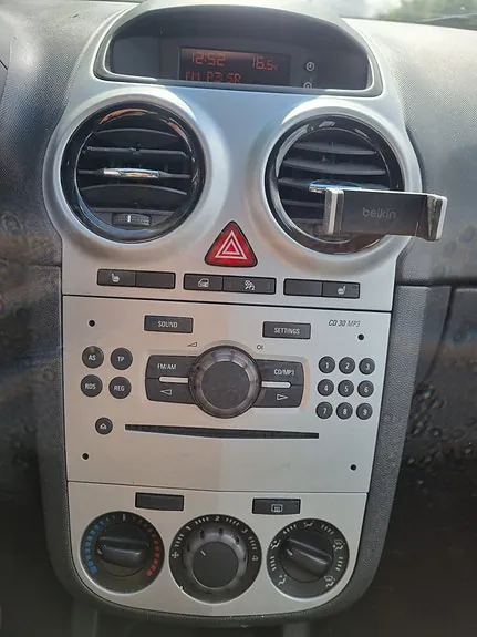 Opel Corsa 2009 photo 2