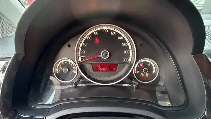 Volkswagen Up 2013 photo 2