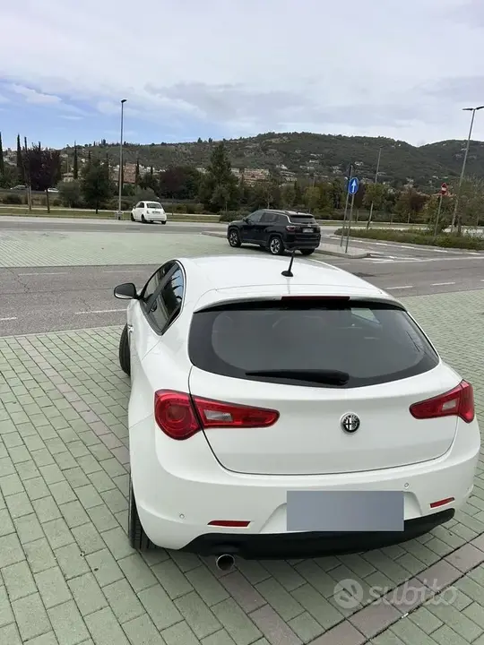 Alfa Romeo Giulietta 2015 photo 4