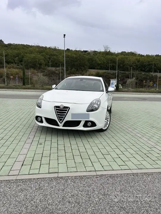 Alfa Romeo Giulietta 2015 photo 2